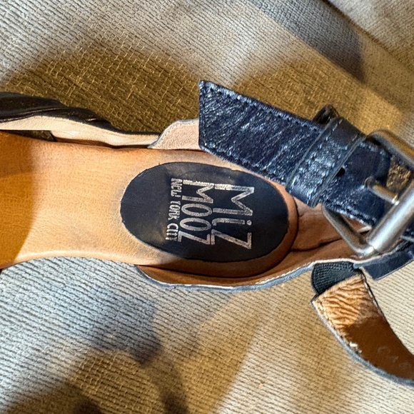 Miz Mooz Navy Leather Cassie Sandals, Sz 39 - Picture 6 of 6